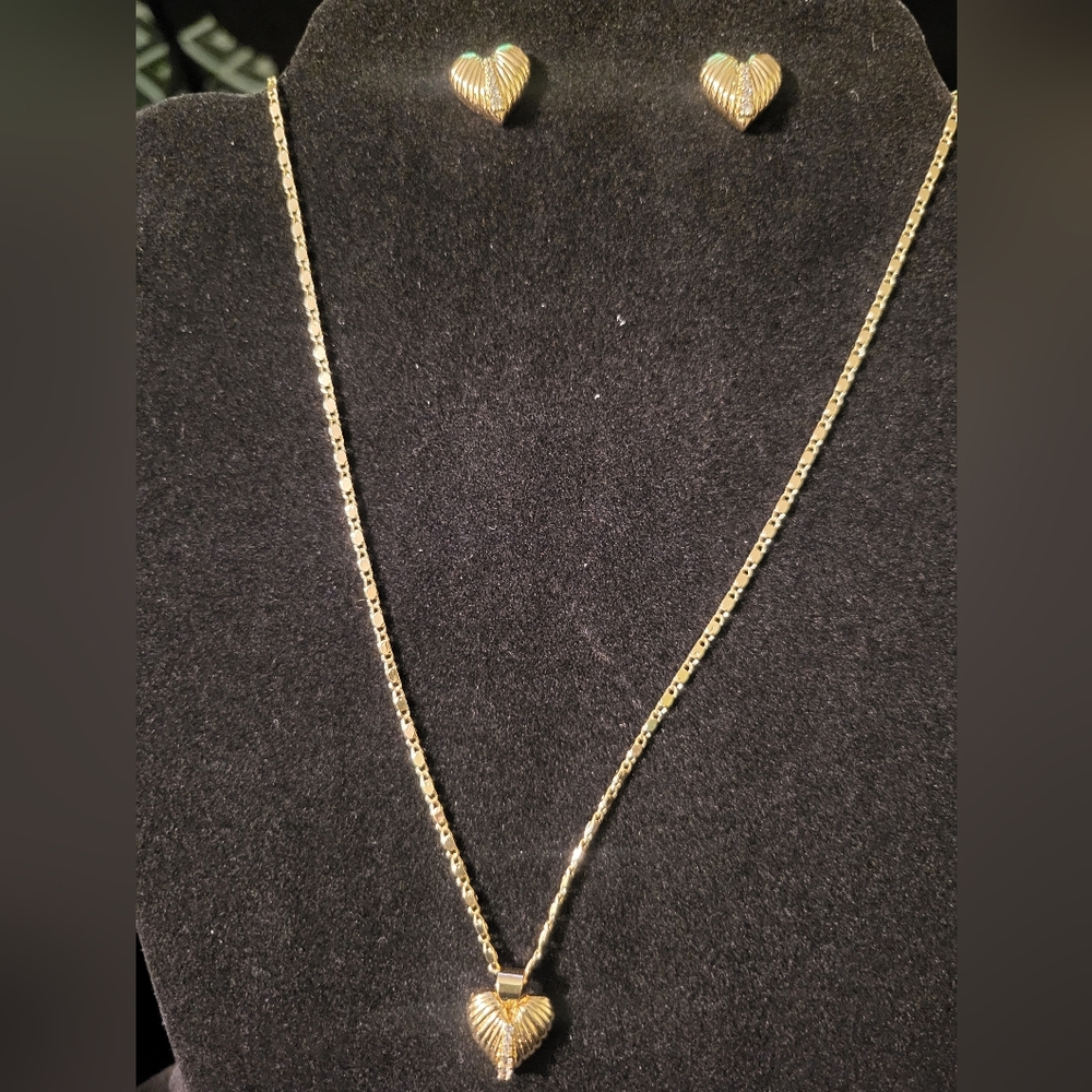 Elegant Gold Chain Necklace